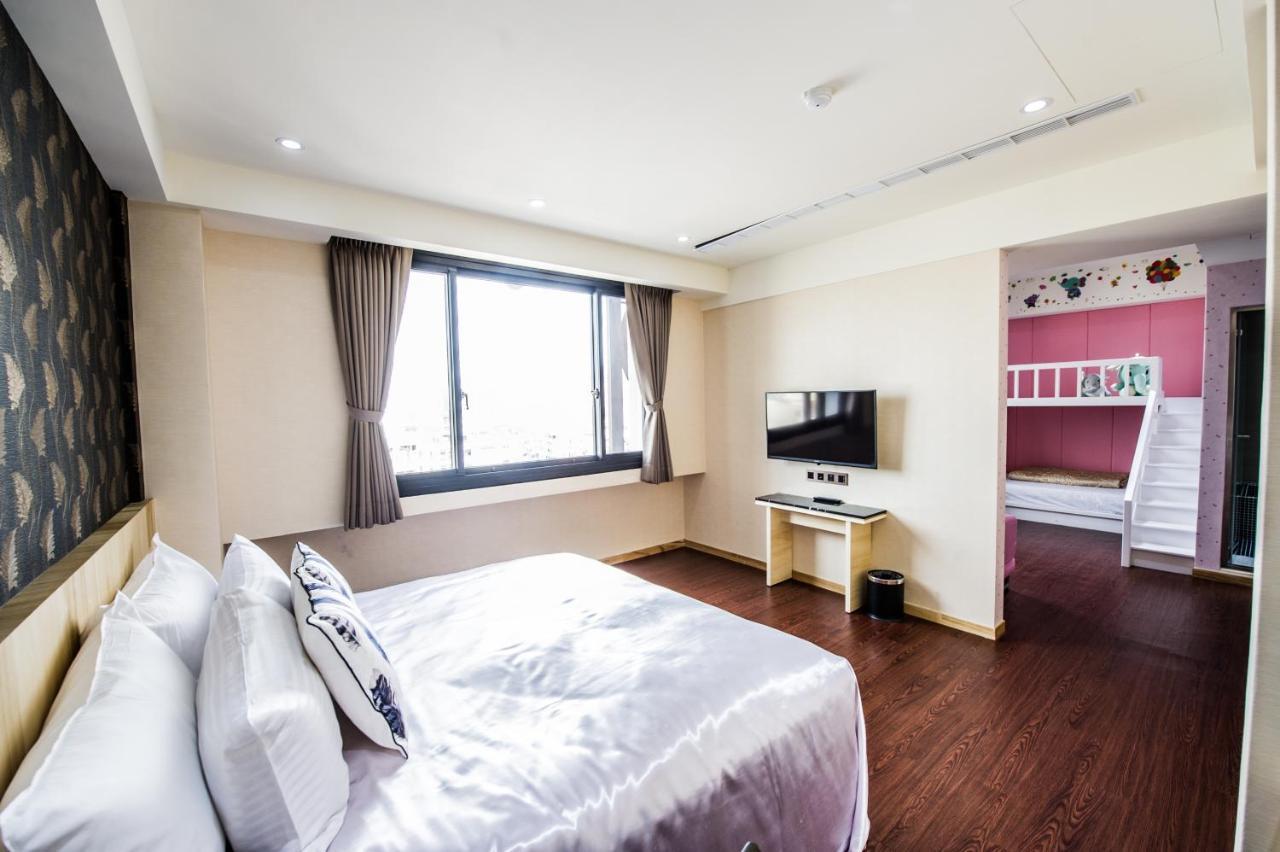 Red Hotel Юенлин Екстериор снимка