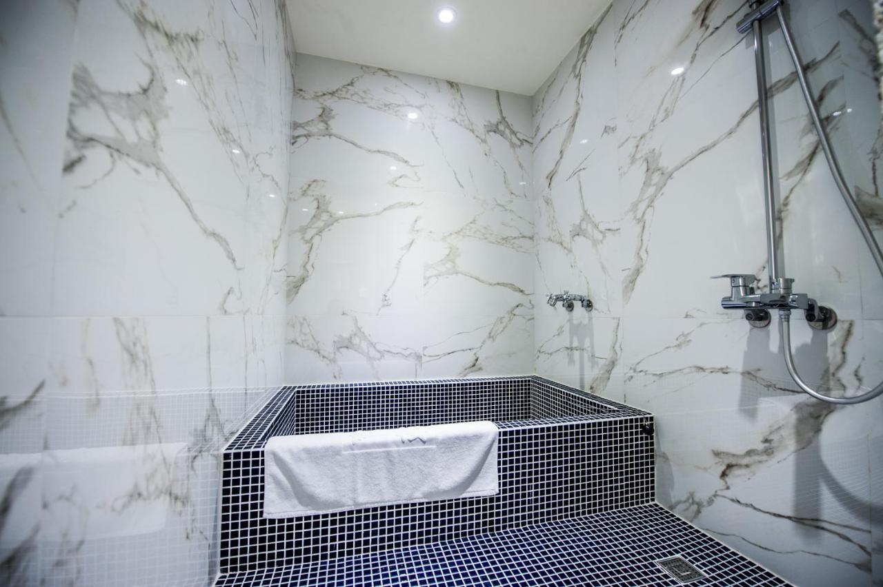 Red Hotel Юенлин Екстериор снимка