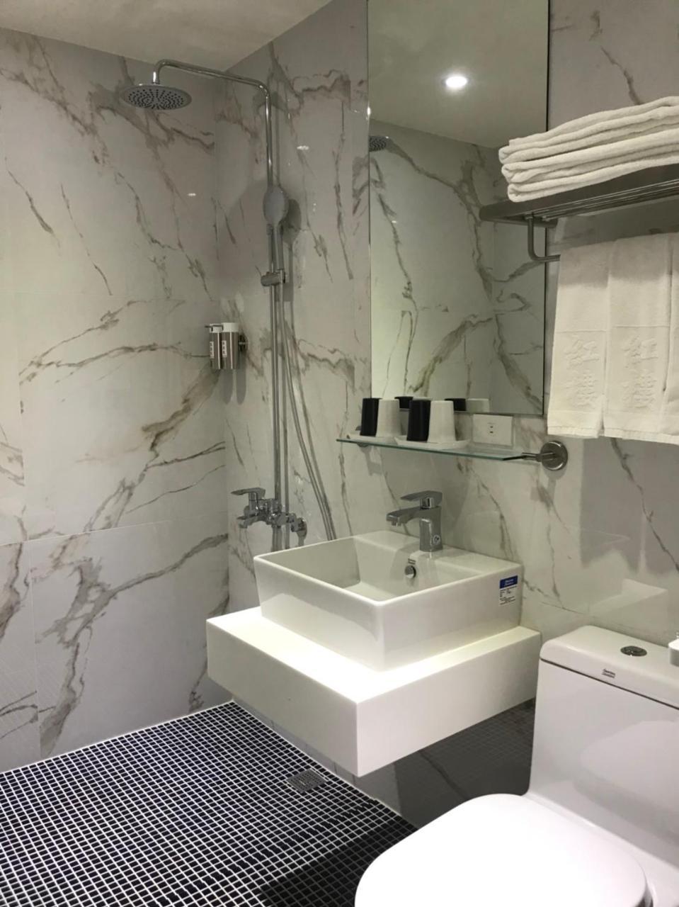 Red Hotel Юенлин Екстериор снимка