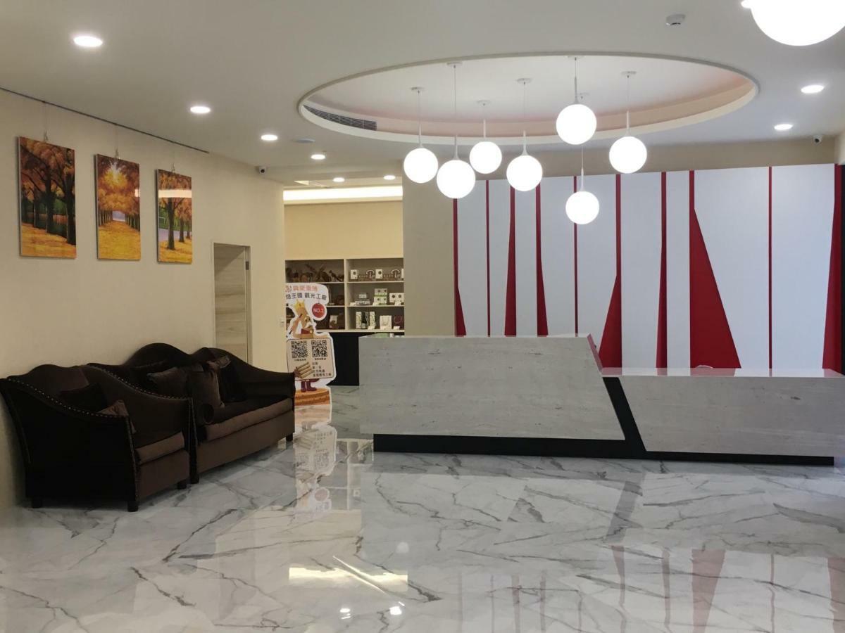 Red Hotel Юенлин Екстериор снимка