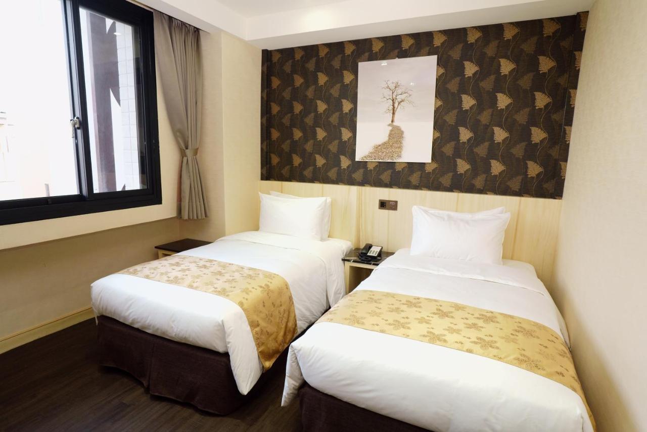 Red Hotel Юенлин Екстериор снимка