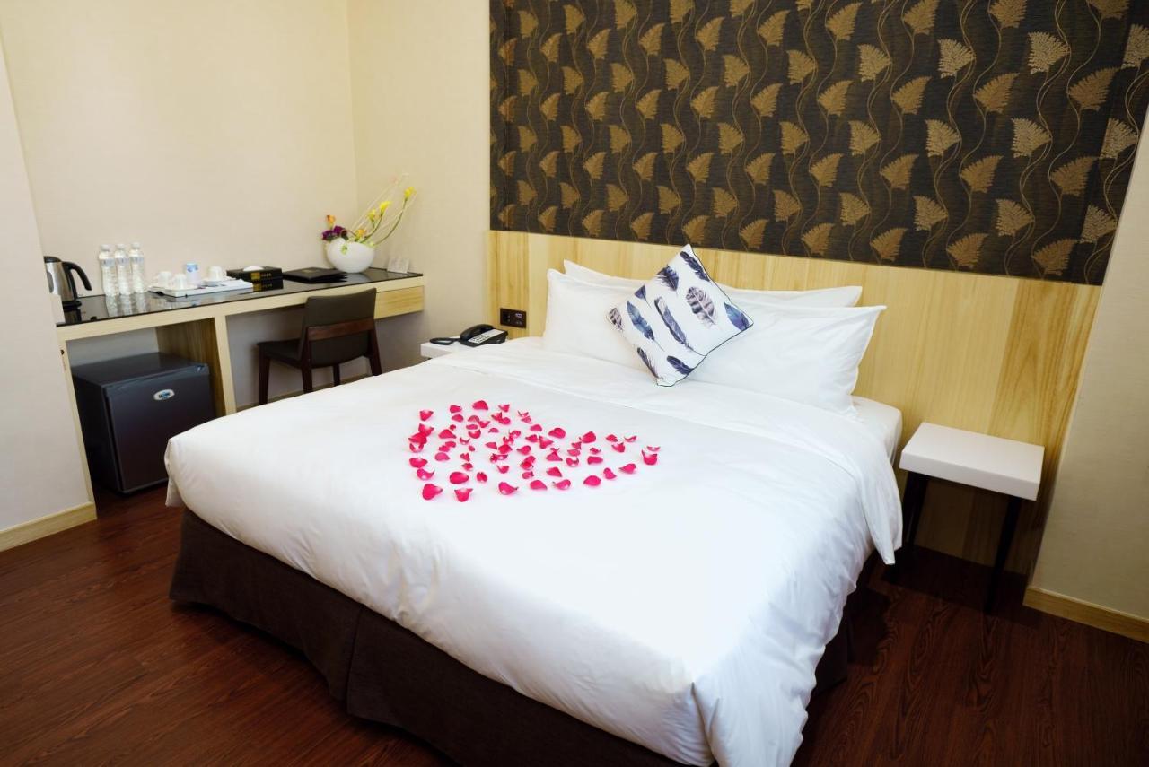 Red Hotel Юенлин Екстериор снимка