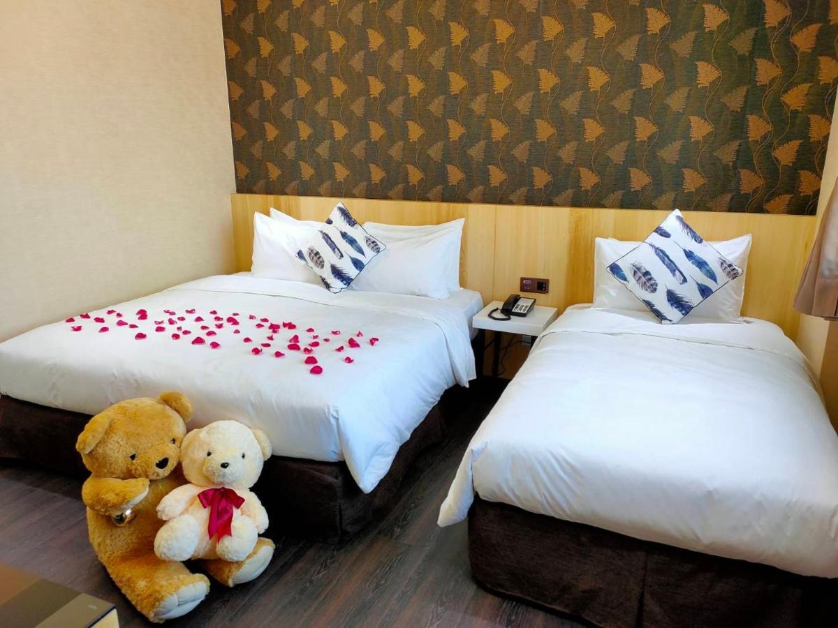 Red Hotel Юенлин Екстериор снимка